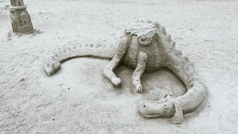 Jelgavā smilšu dinozauri gaidīs līdz 27. septembrim