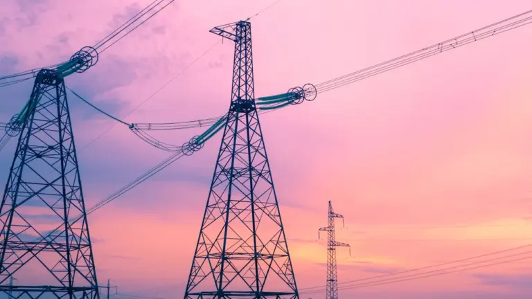 Elektroenerģijas cenu kāpums Latvijā: iemesli un ieteikumi patērētājiem