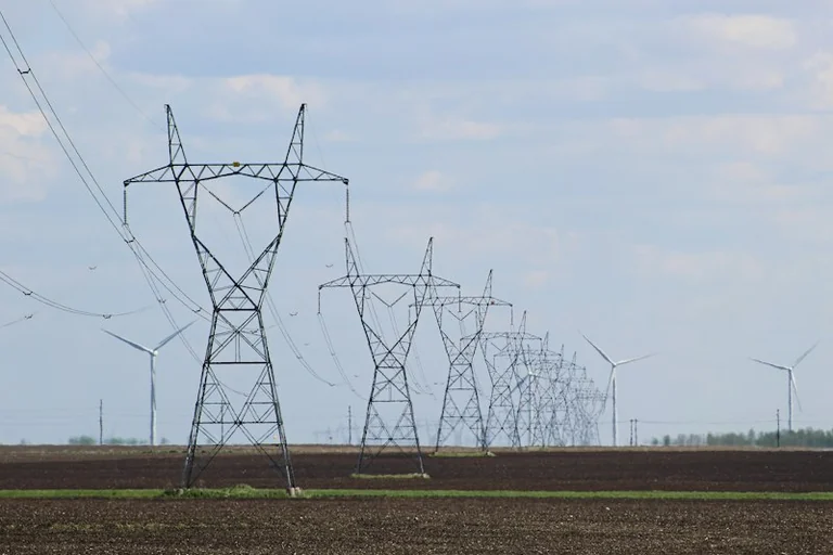 Elektroenerģijas cenu kāpums Latvijā: iemesli un ieteikumi patērētājiem