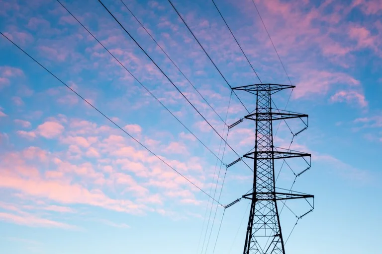 Elektroenerģijas cenu kāpums Latvijā: iemesli un ieteikumi patērētājiem