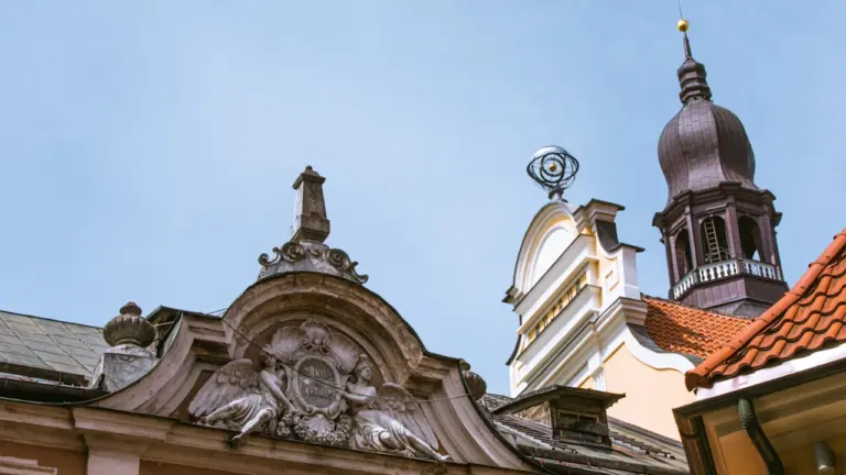 11. oktobris Latvijas vēsturē: kā lasīt laikmeta liecības