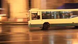 Sapnis par nokavētu autobusu: ko tas var atklāt par ikdienas steigu