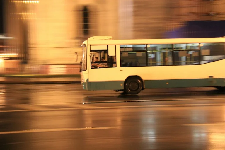 Sapnis par nokavētu autobusu: ko tas var atklāt par rīta steigu